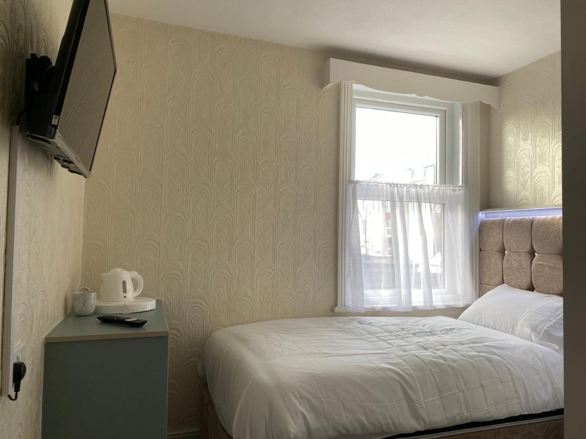 Sylvern House Hotel สการ์โบโรห์ ภายนอก รูปภาพ